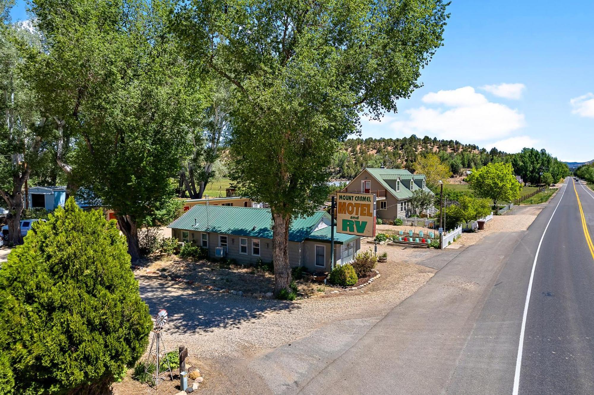 Mount Carmel Motel & Rv Near Zion Np Bryce Room Exterior photo